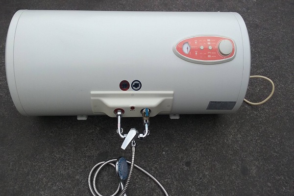 热水器显示故障代码？老师傅教你三招快速解决